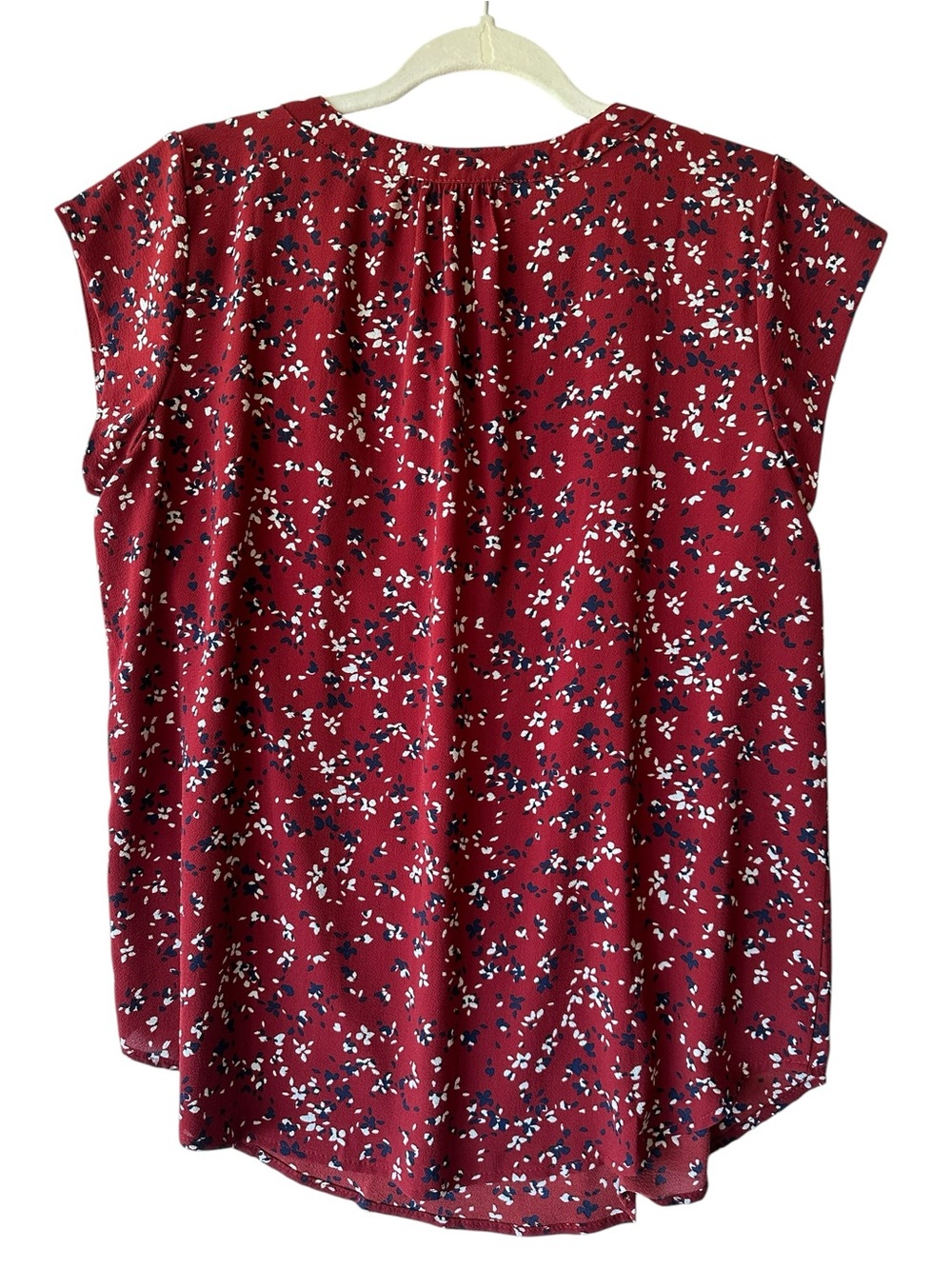 41 Hawthorn Burgundy Floral Split-Neck Cap-Sleeve Blouse Size L - Picture 4 of 7